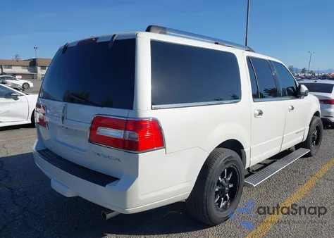 2008 Lincoln Navigator L z USA, uszkodzony, nr VIN 5LMFL27518LJ00383